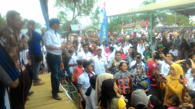 Zumi Zola saat acara di Pamenang